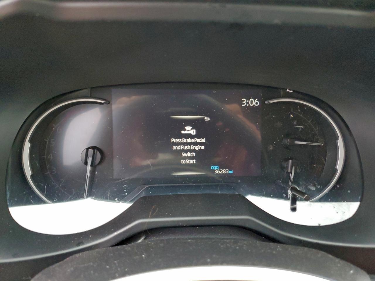 2024 TOYOTA RAV4 XLE photo 9