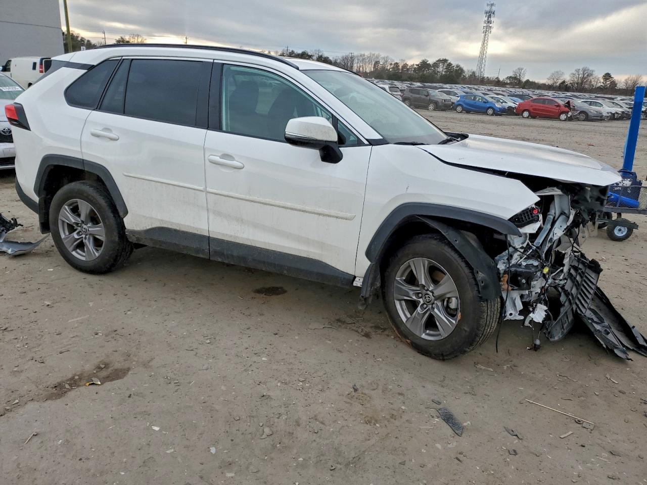 2024 TOYOTA RAV4 XLE photo 4