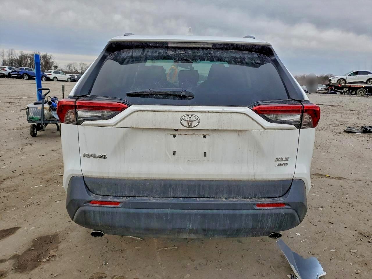 2024 TOYOTA RAV4 XLE photo 6