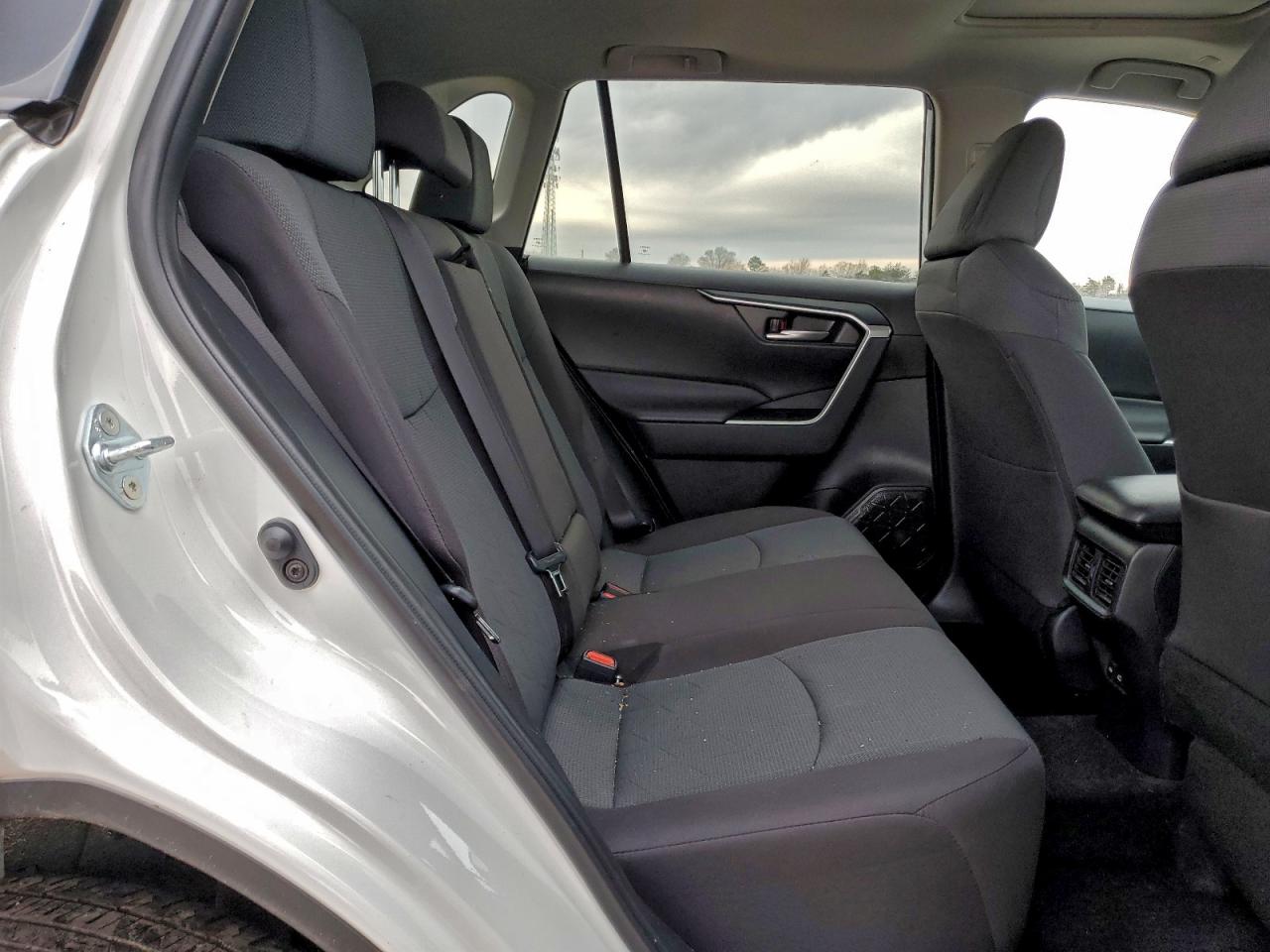 2024 TOYOTA RAV4 XLE photo 11