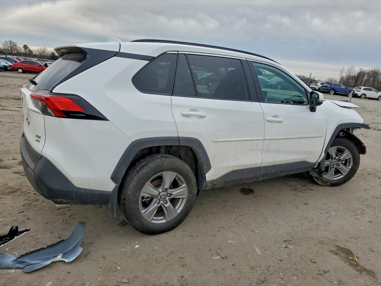 2024 TOYOTA RAV4 XLE photo 3