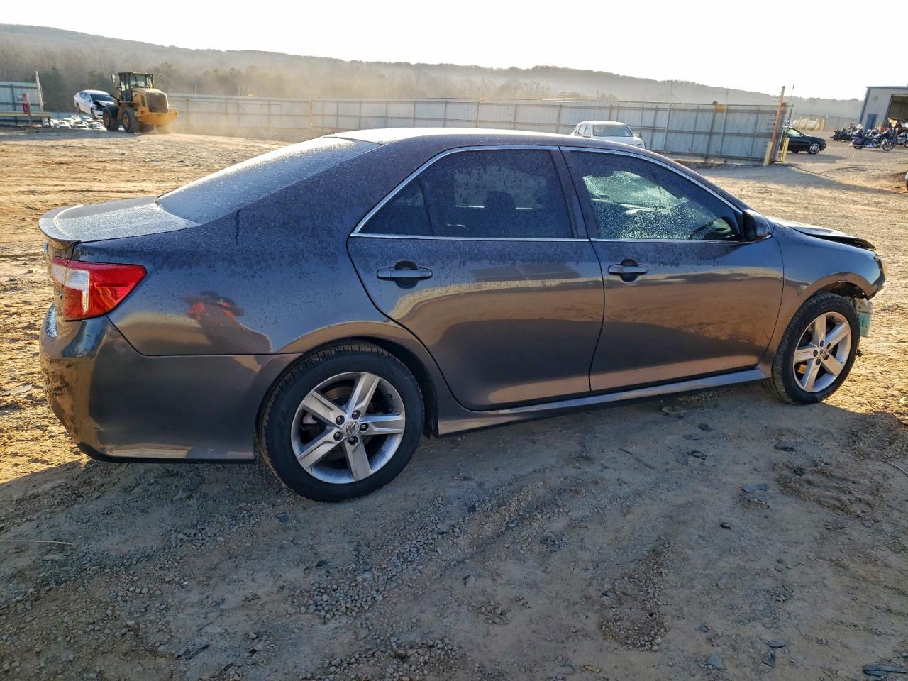 2014 TOYOTA CAMRY L photo 3