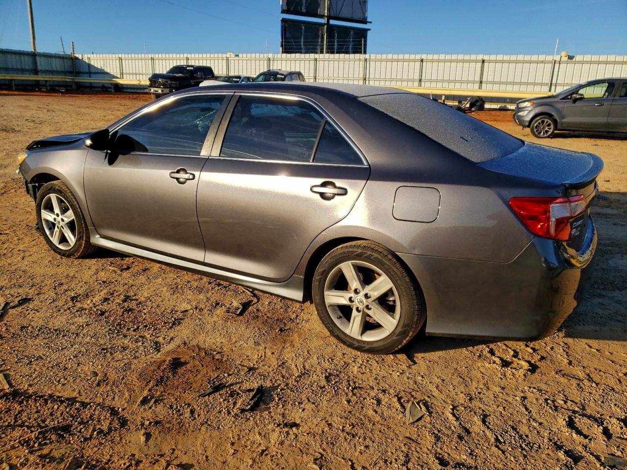 2014 TOYOTA CAMRY L photo 2