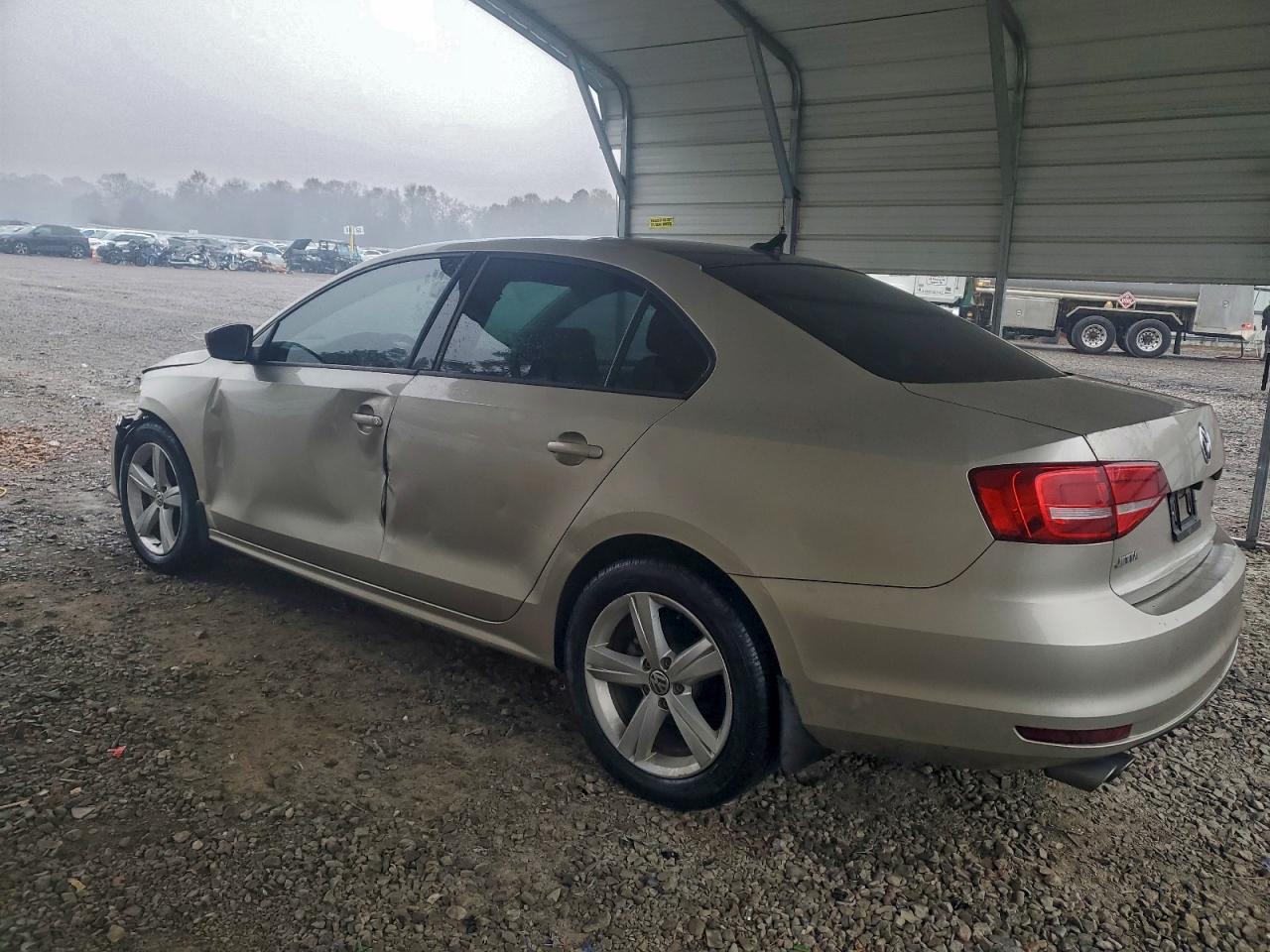 2015 VOLKSWAGEN JETTA TDI photo 2