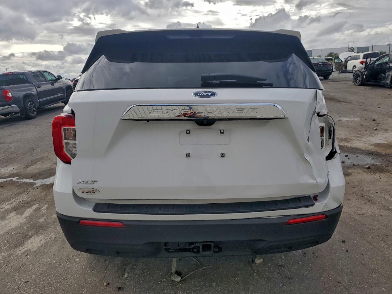 2021 FORD EXPLORER XLT photo 6
