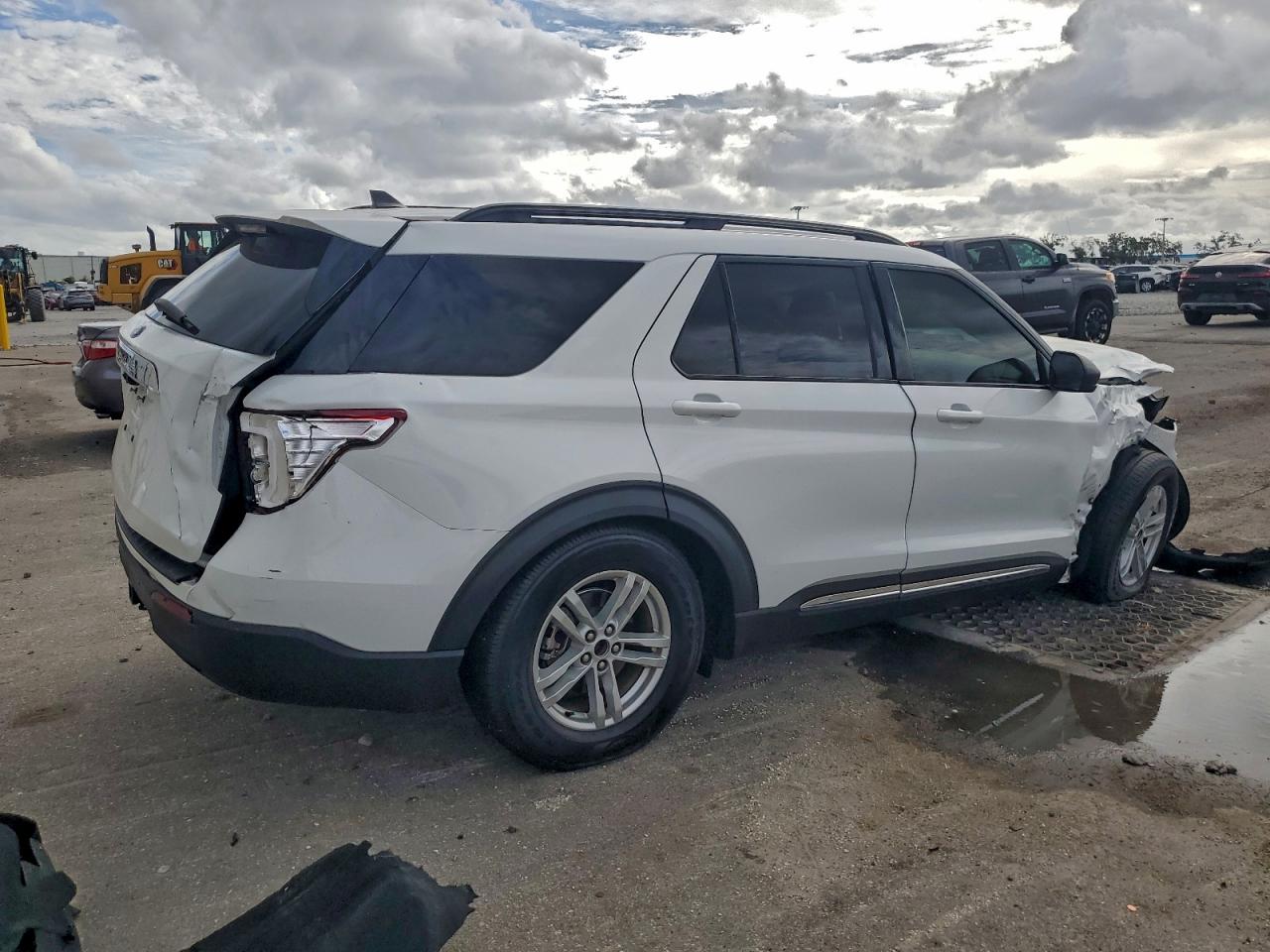 2021 FORD EXPLORER XLT photo 3