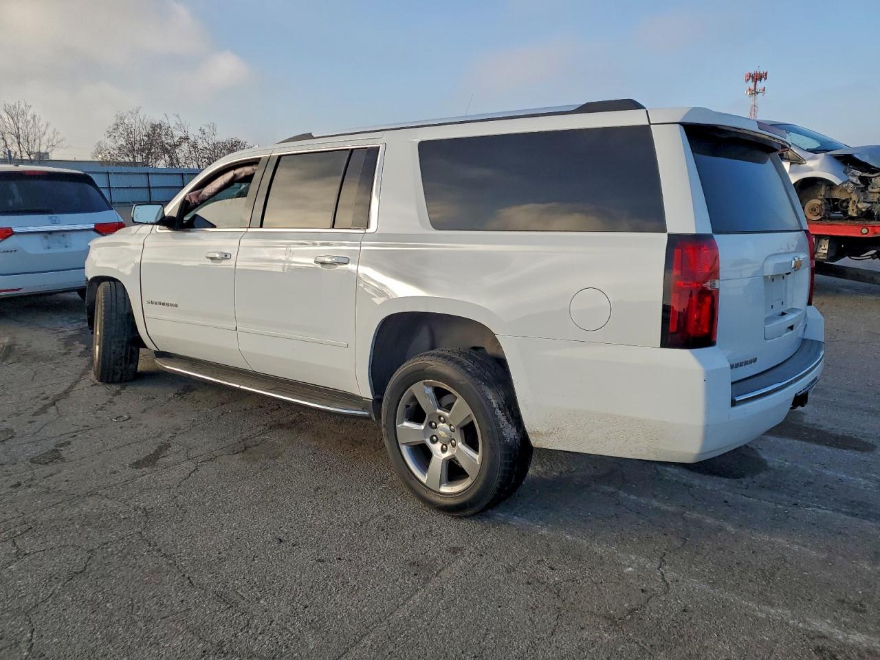 2018 CHEVROLET SUBURBAN C1500 PREMIER photo 2