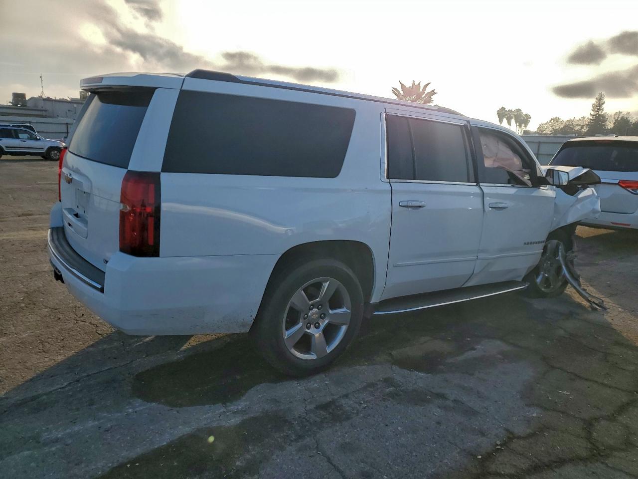 2018 CHEVROLET SUBURBAN C1500 PREMIER photo 3
