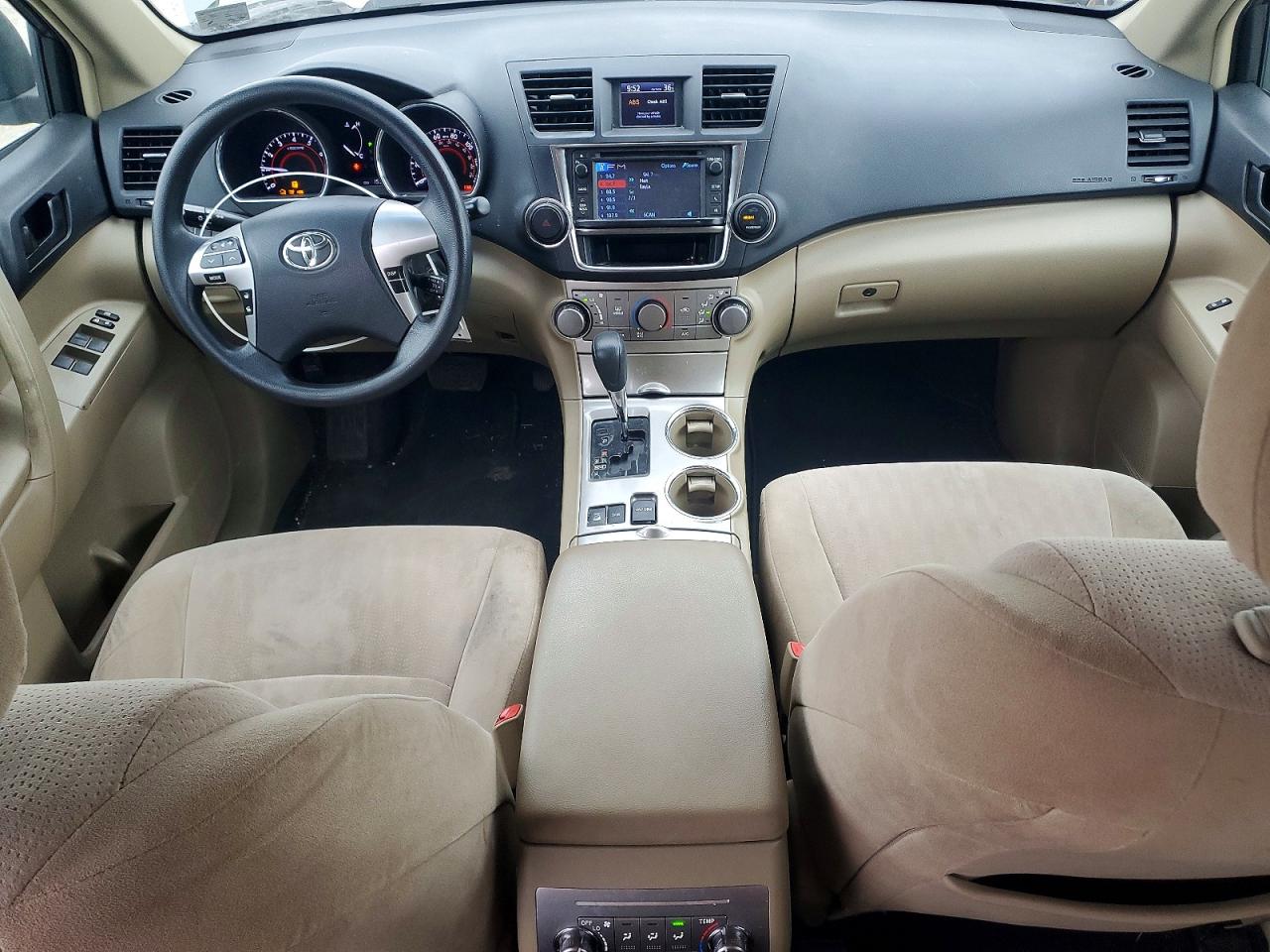2013 TOYOTA HIGHLANDER BASE photo 8