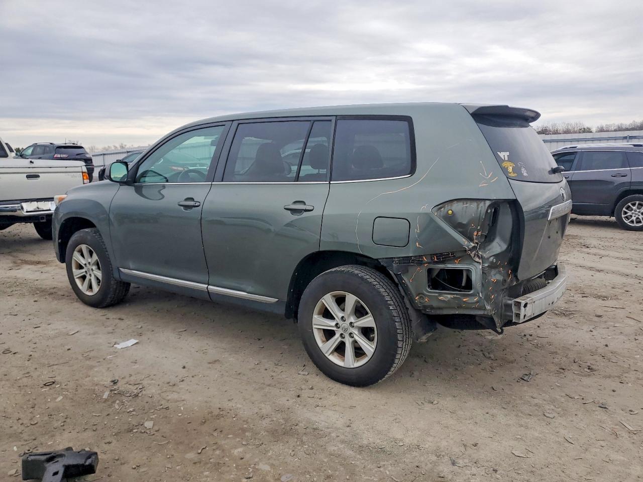 2013 TOYOTA HIGHLANDER BASE photo 2