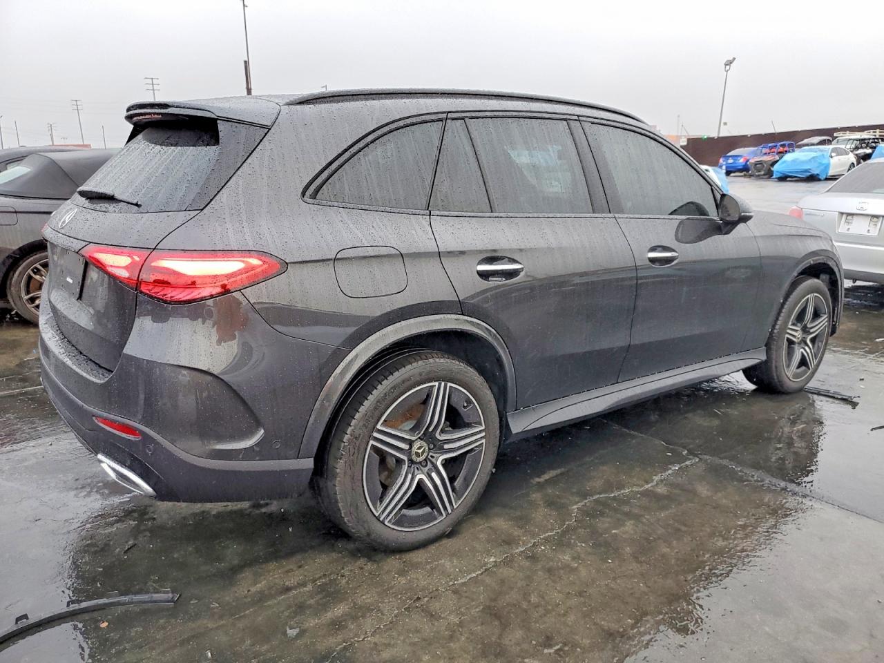 2025 MERCEDES-BENZ GLC 300 photo 3