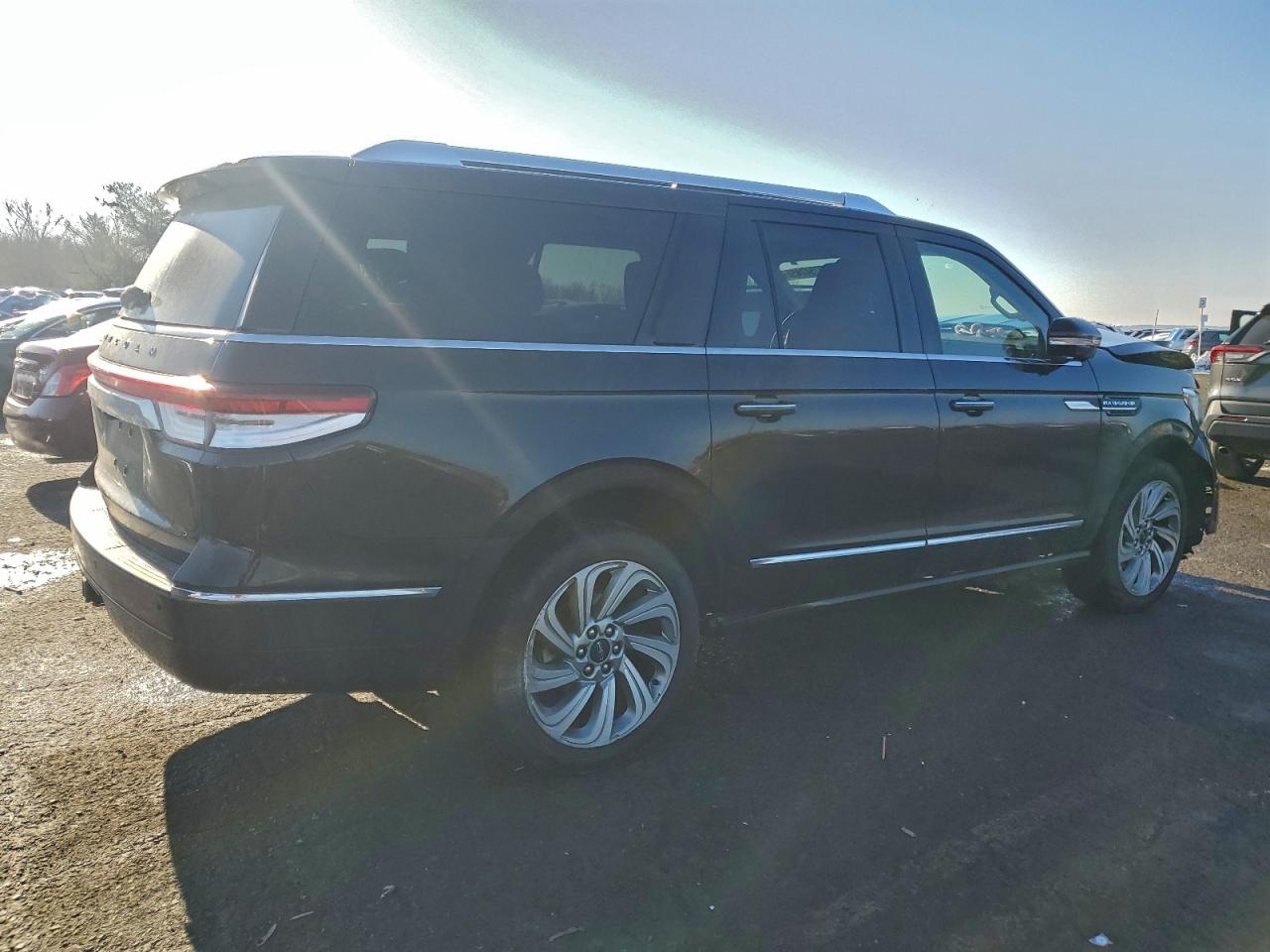 2024 LINCOLN NAVIGATOR L RESERVE photo 3