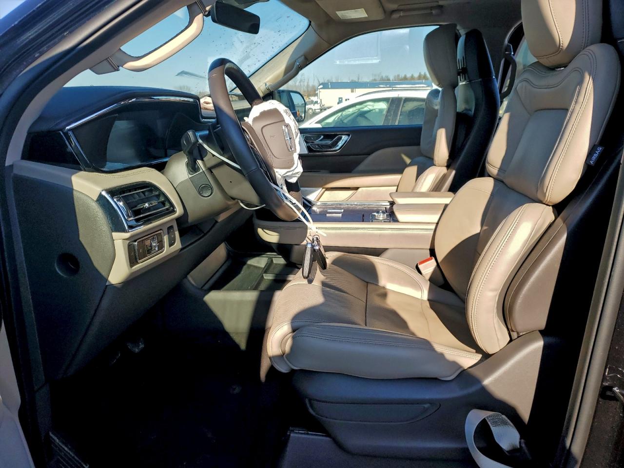 2024 LINCOLN NAVIGATOR L RESERVE photo 7
