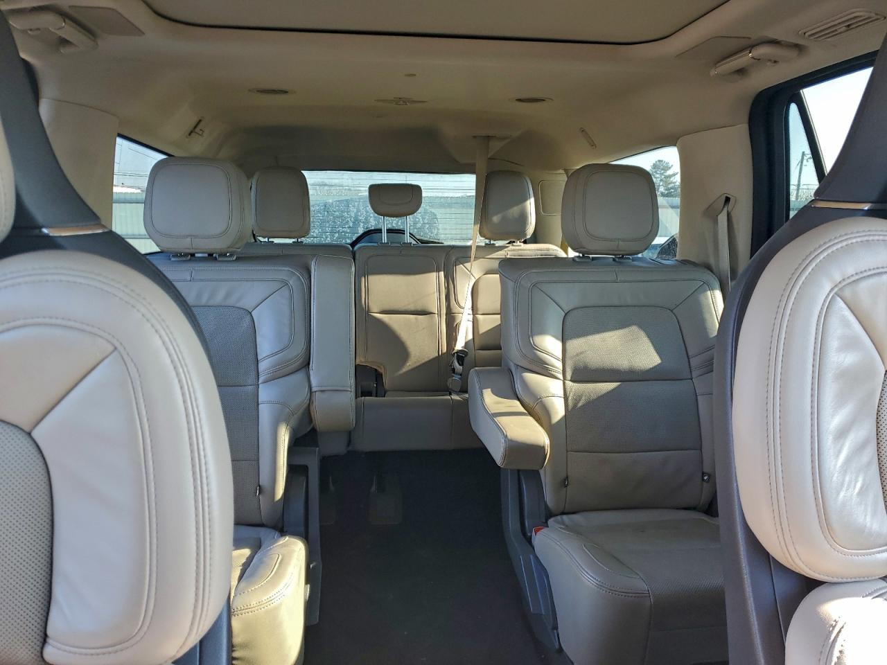 2024 LINCOLN NAVIGATOR L RESERVE photo 10