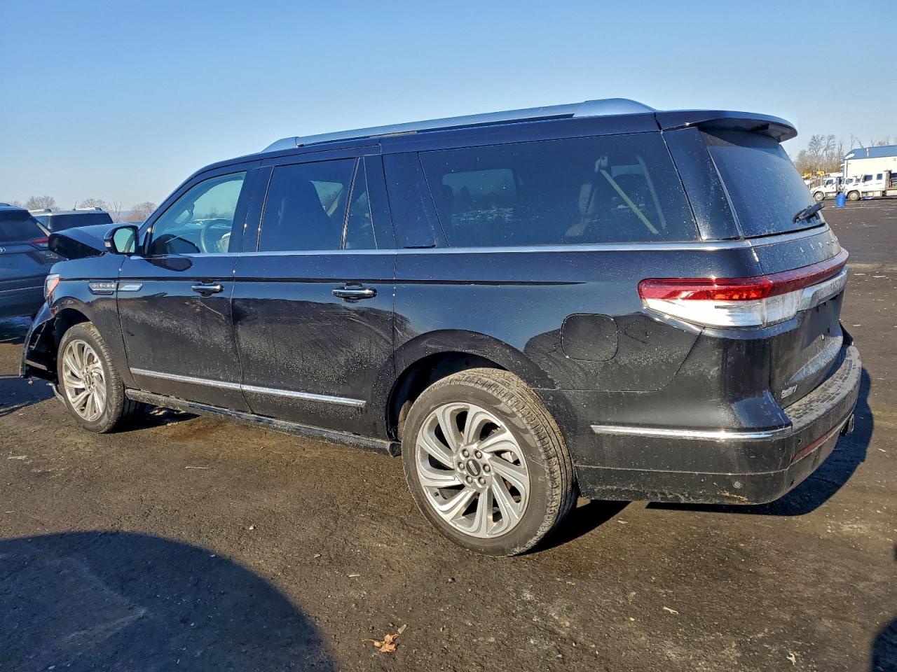 2024 LINCOLN NAVIGATOR L RESERVE photo 2