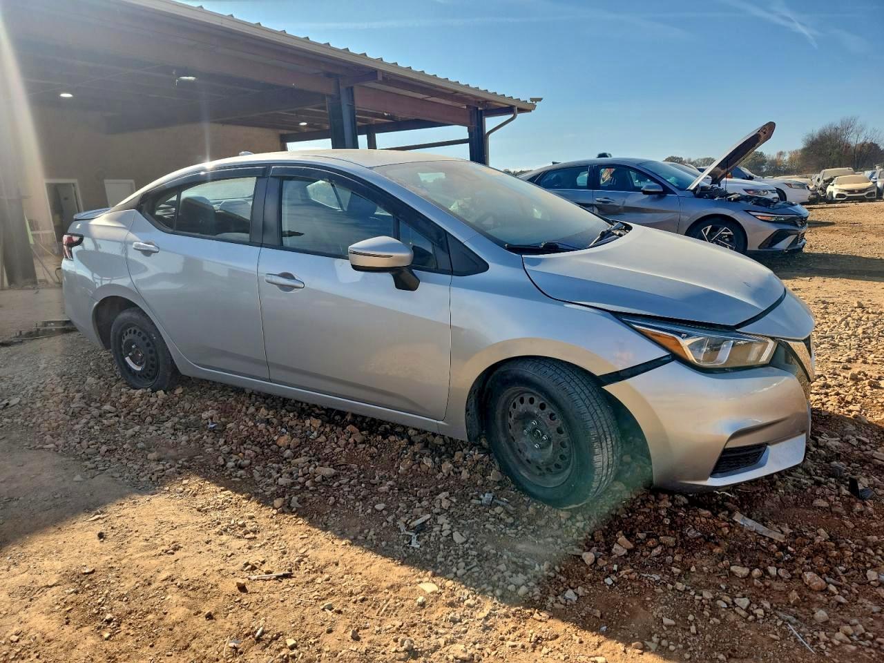 2020 NISSAN VERSA SV photo 4