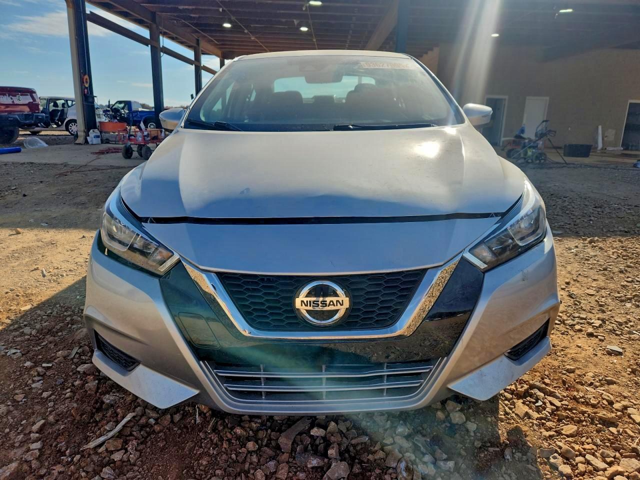 2020 NISSAN VERSA SV photo 5