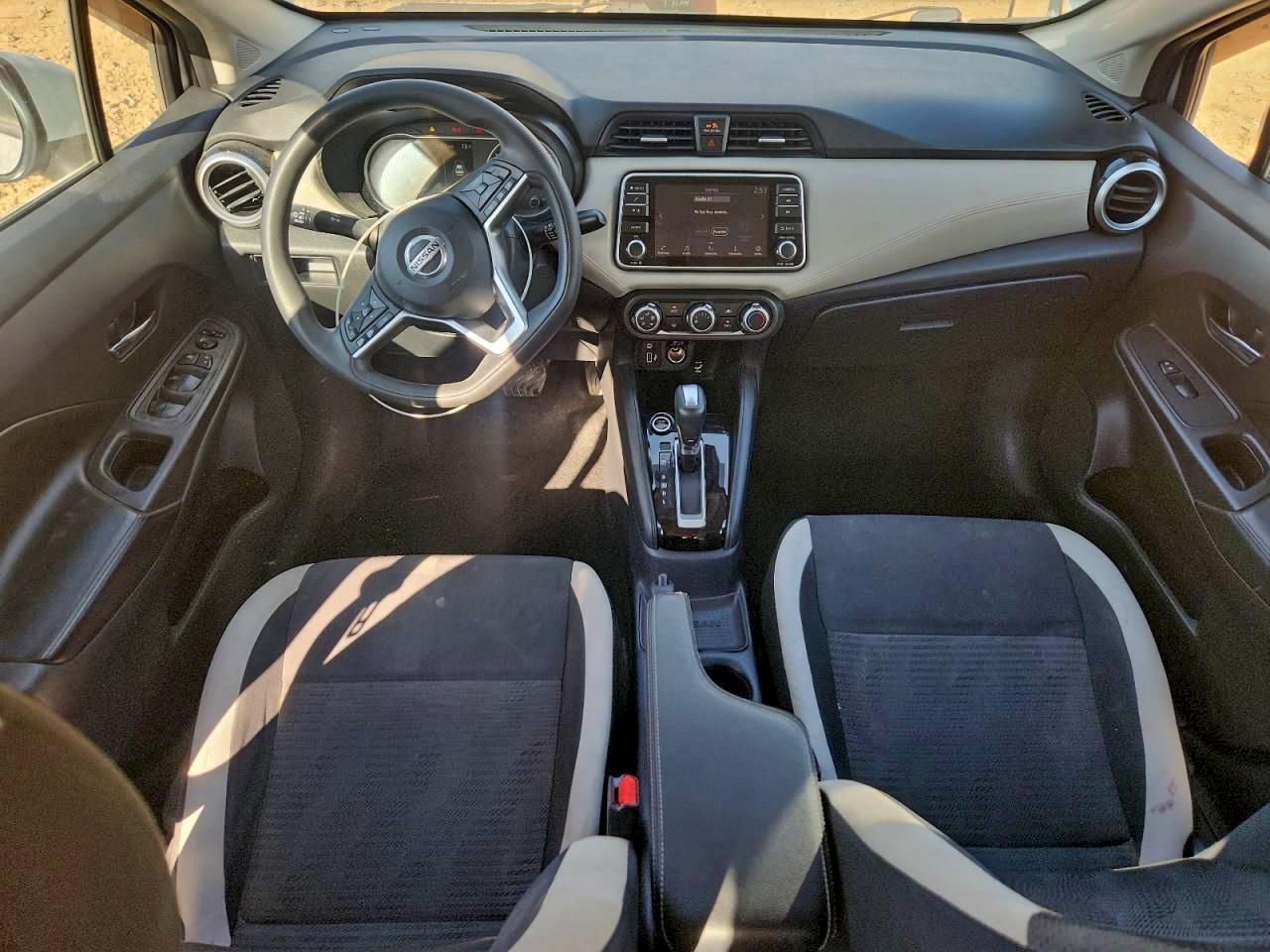 2020 NISSAN VERSA SV photo 8