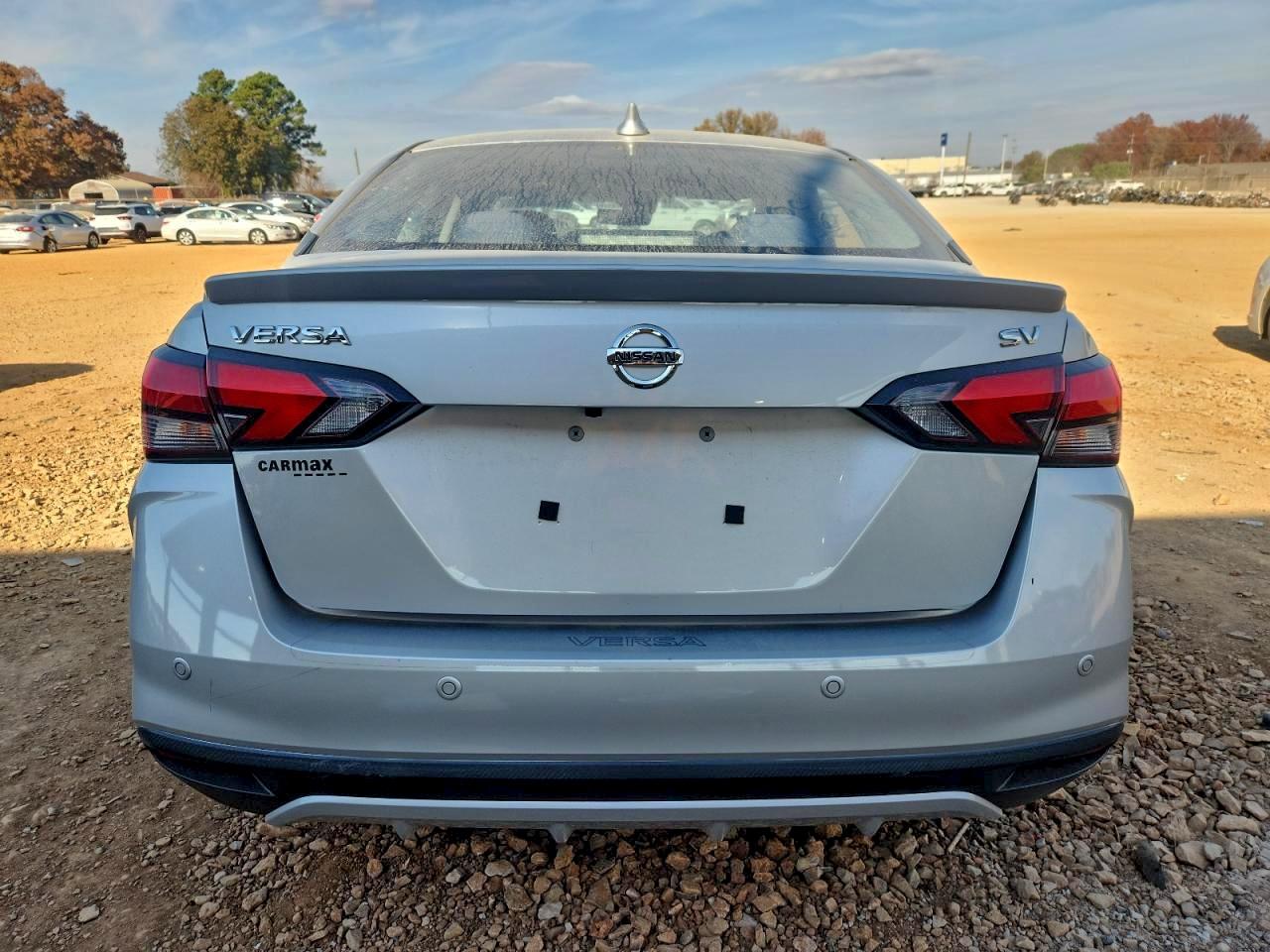 2020 NISSAN VERSA SV photo 6
