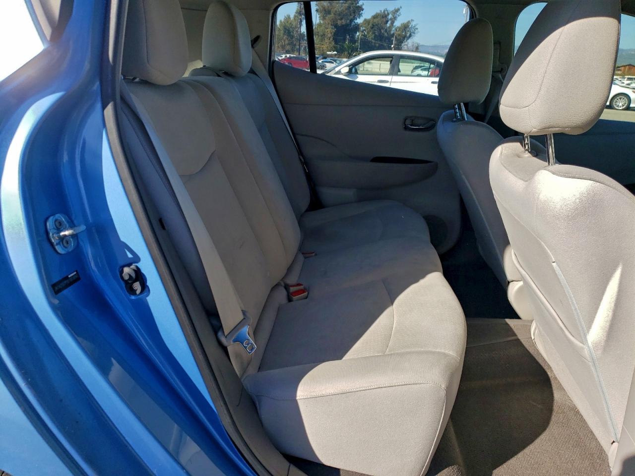 2011 NISSAN LEAF SV photo 10