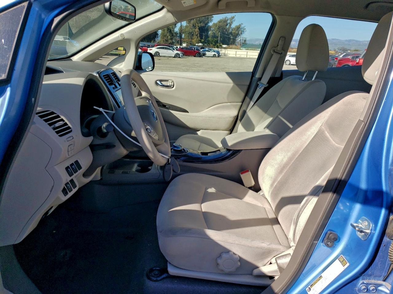 2011 NISSAN LEAF SV photo 7
