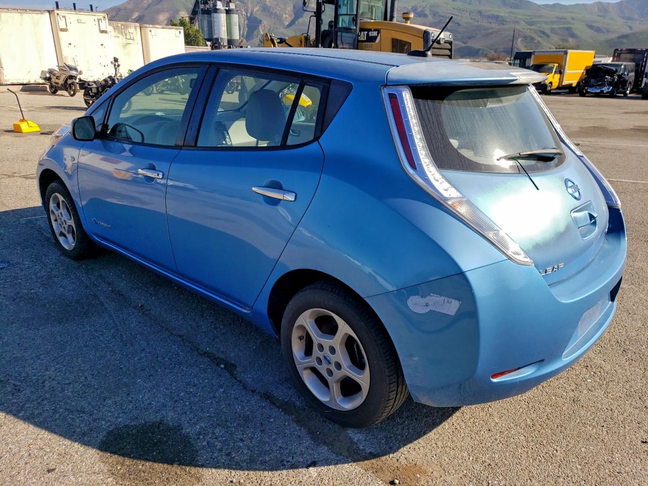 2011 NISSAN LEAF SV photo 2