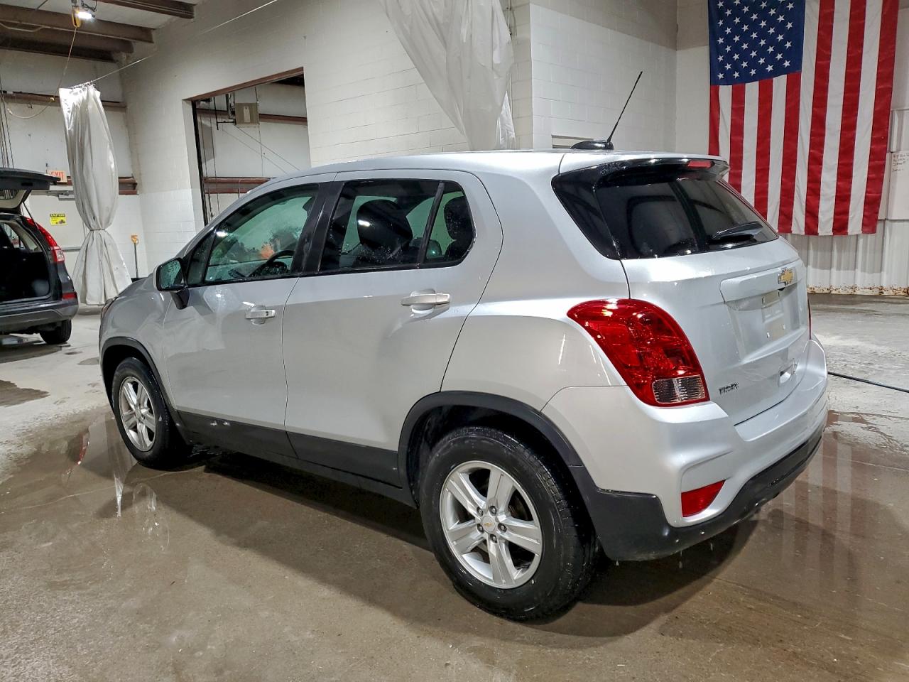 2021 CHEVROLET TRAX LS photo 3