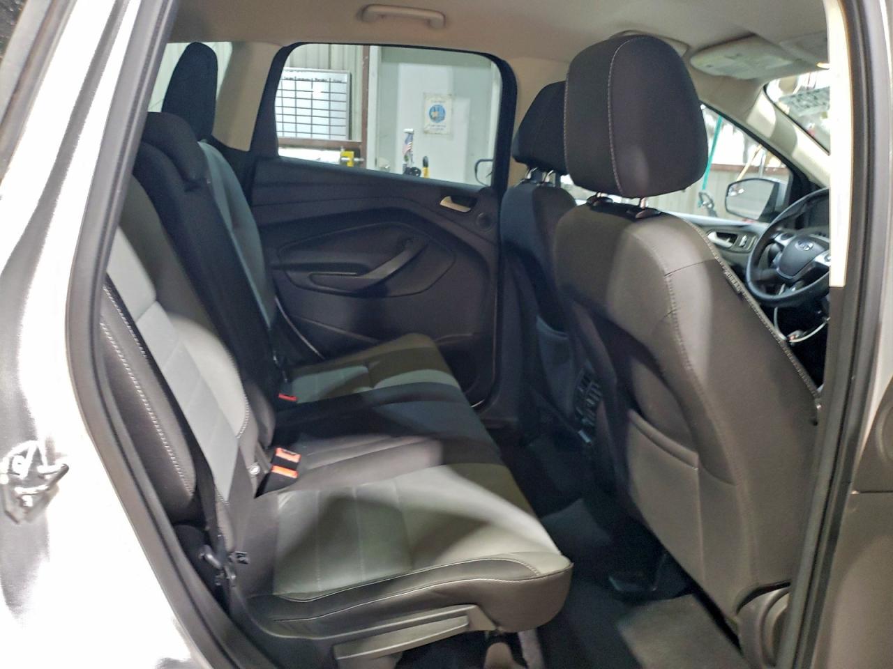 2016 FORD ESCAPE SE photo 11