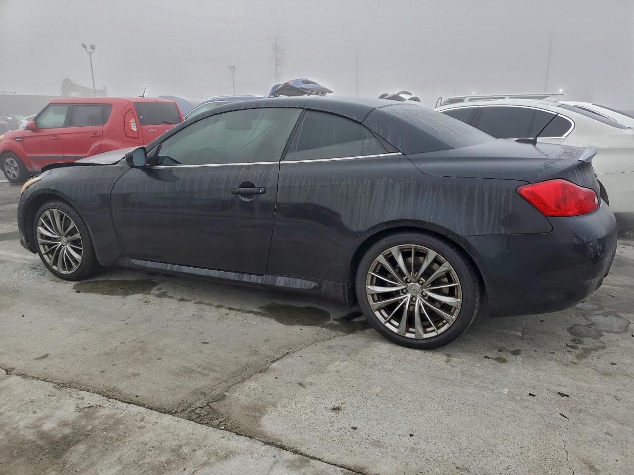 2011 INFINITI G37 BASE photo 2