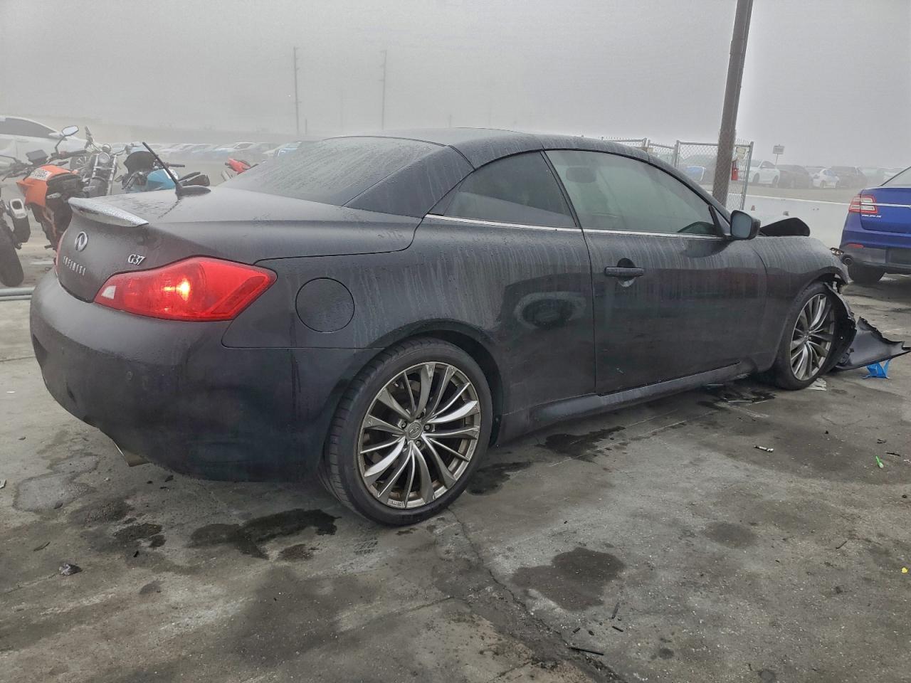 2011 INFINITI G37 BASE photo 3