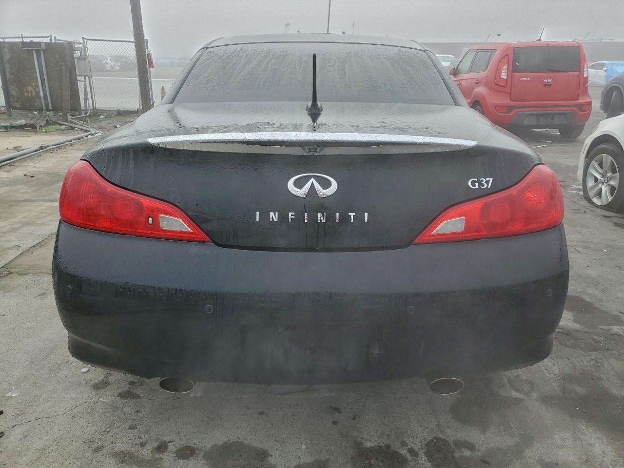 2011 INFINITI G37 BASE photo 6