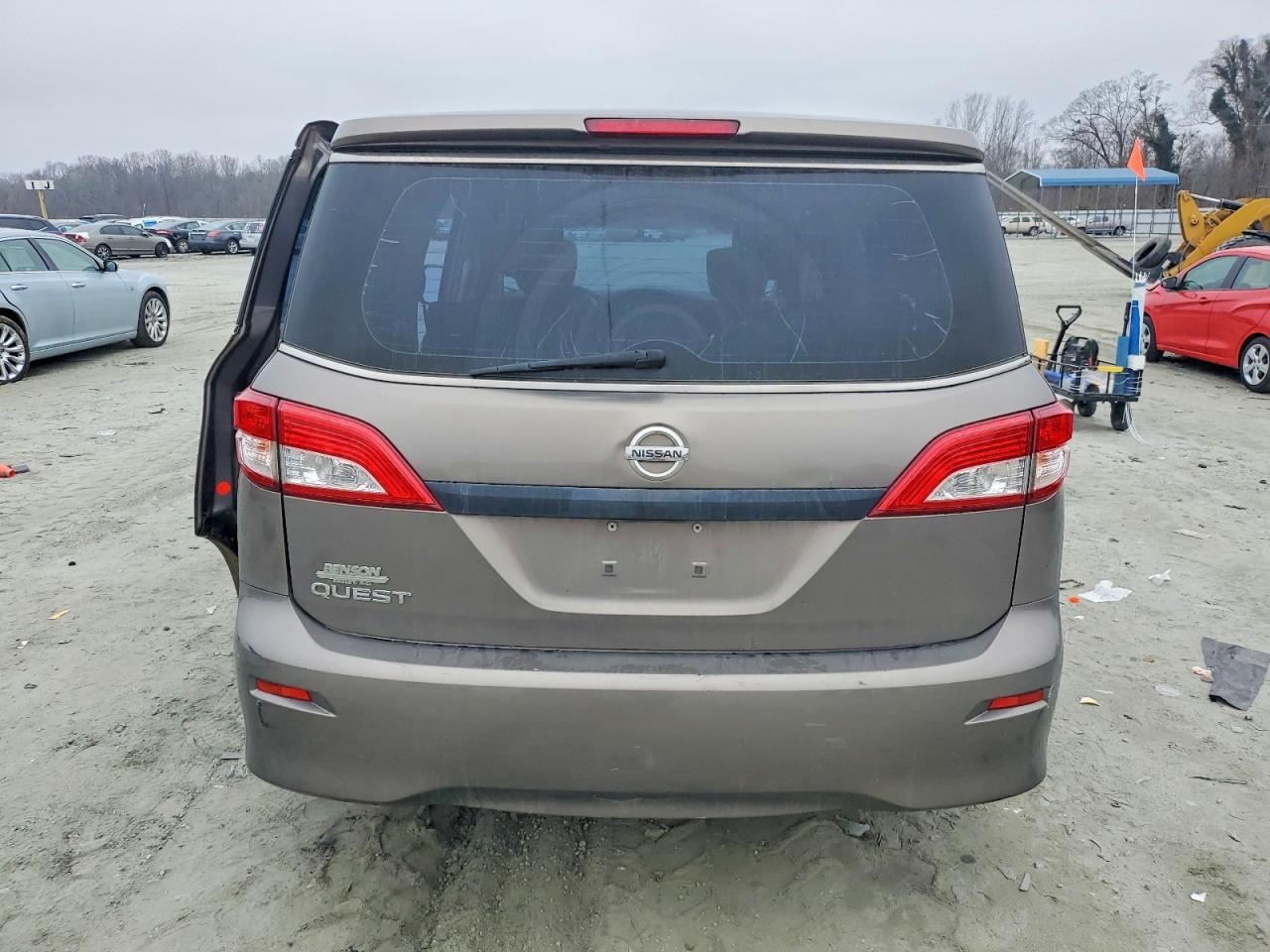 2015 NISSAN QUEST S photo 6