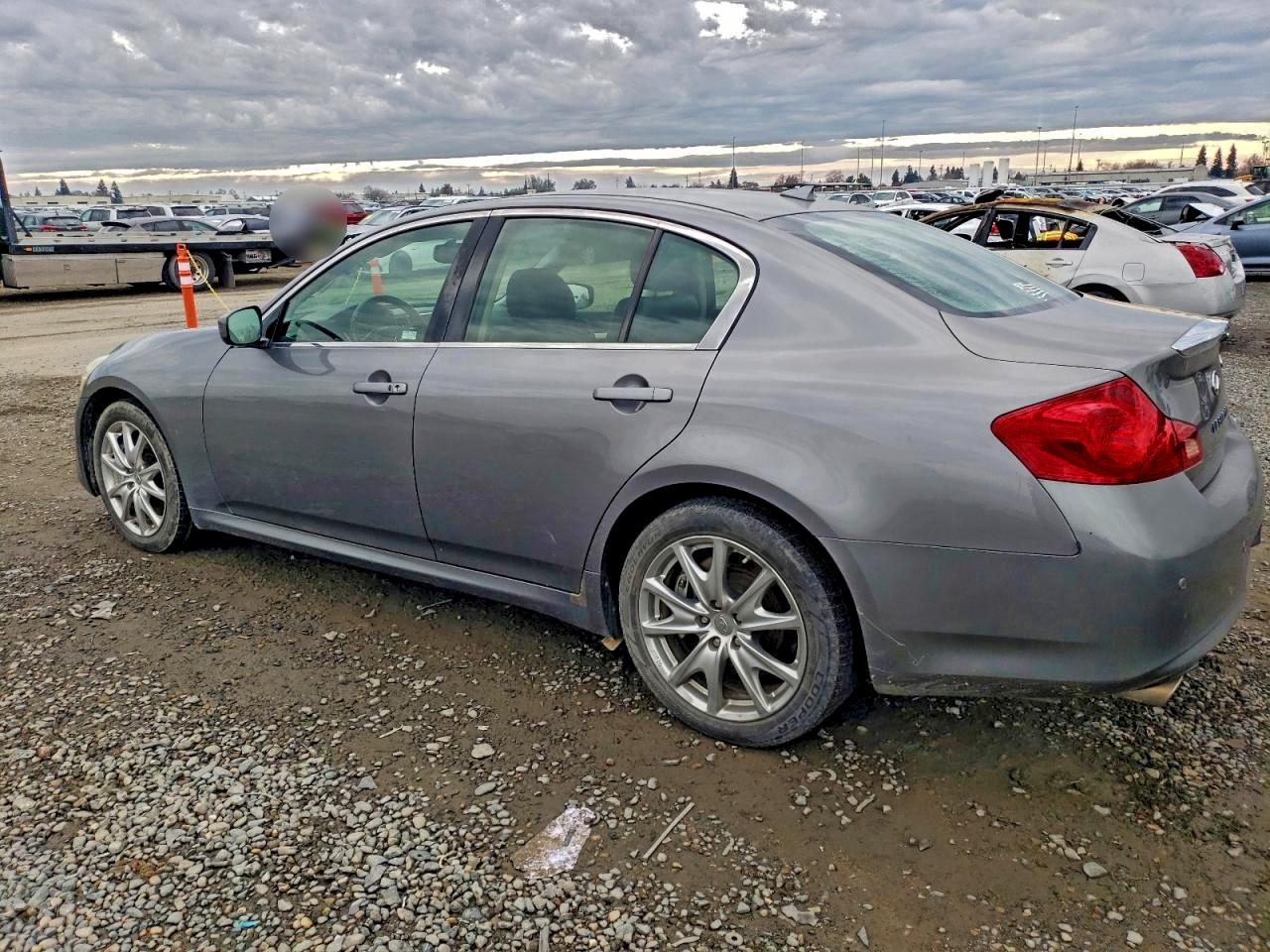 2012 INFINITI G37 BASE photo 2