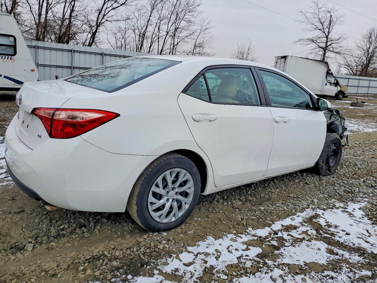 2017 TOYOTA COROLLA L photo 3