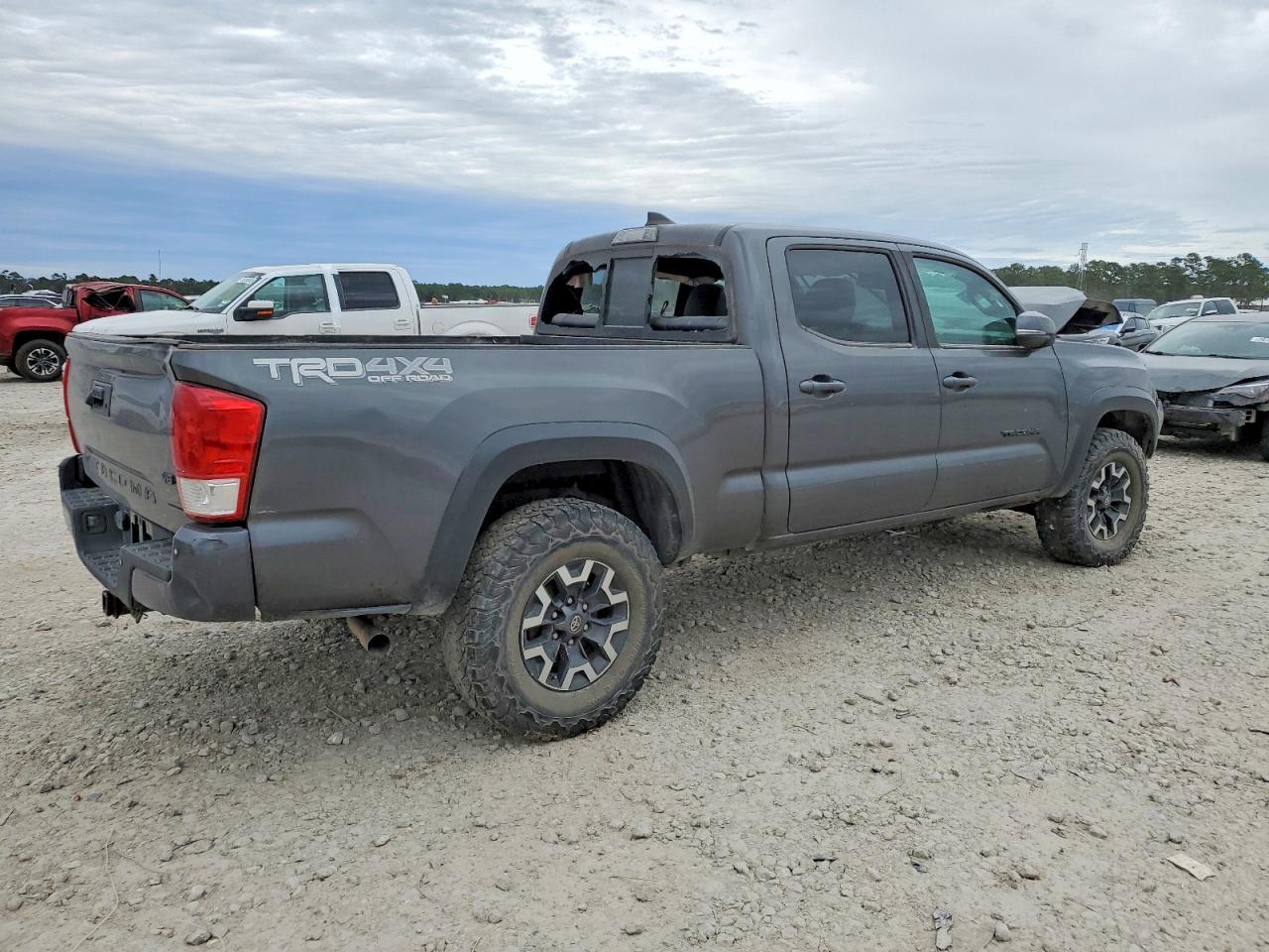 2019 TOYOTA TACOMA TRD OFF-ROAD photo 3