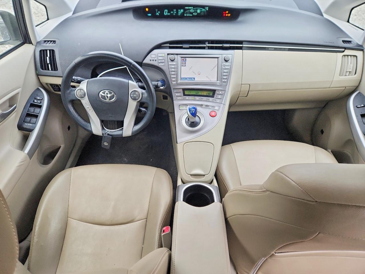 2013 TOYOTA PRIUS photo 8