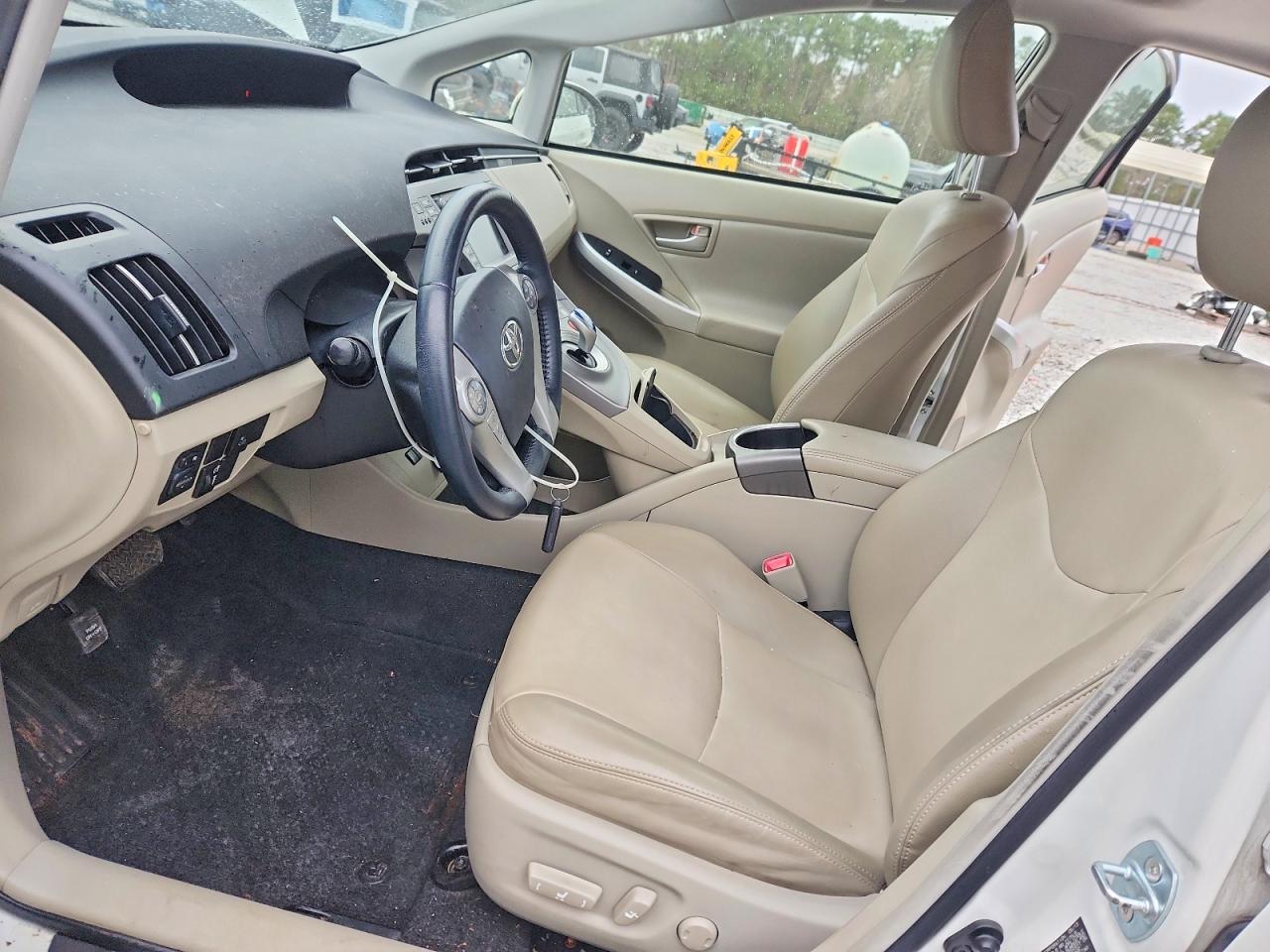 2013 TOYOTA PRIUS photo 7