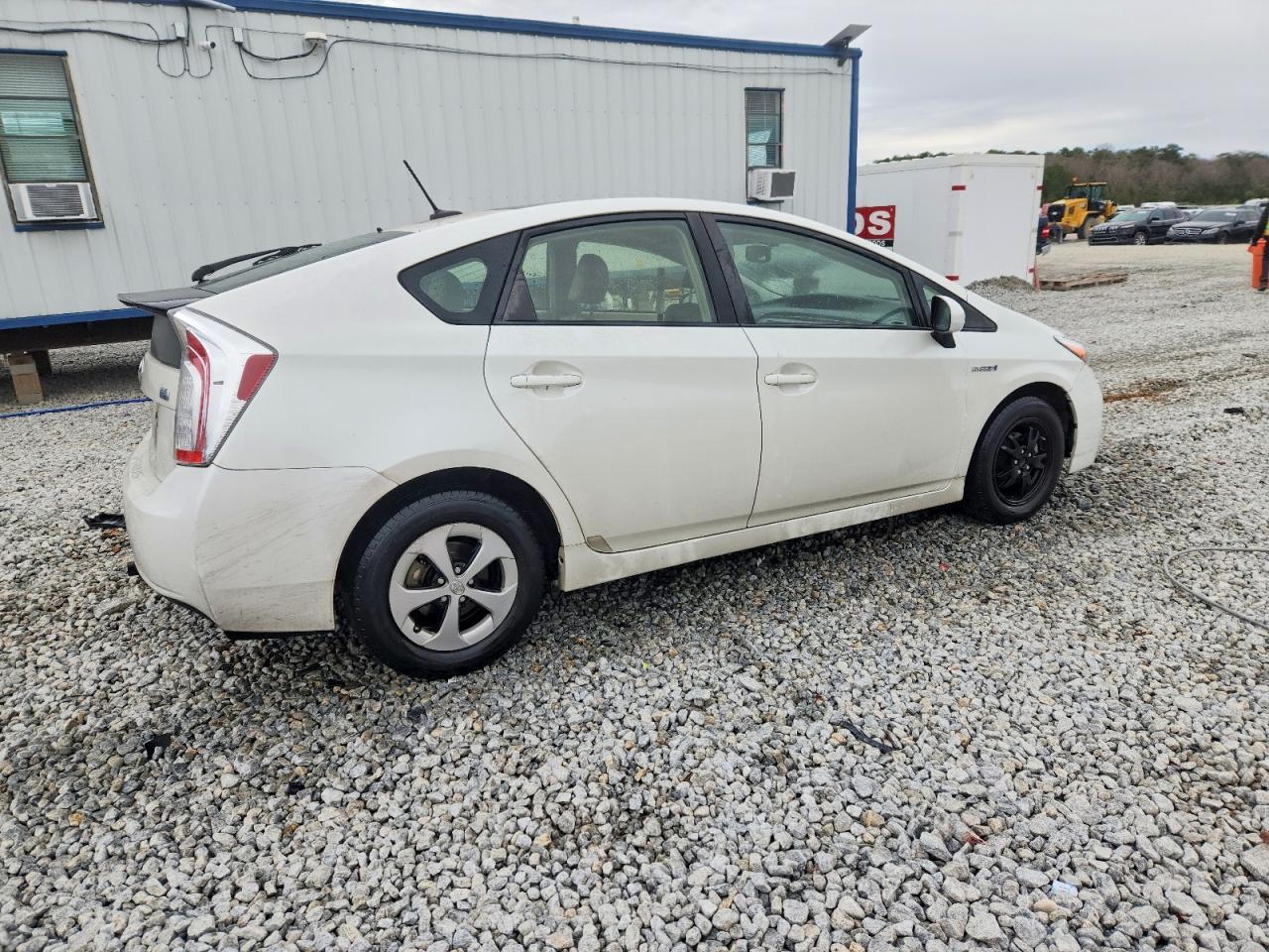 2013 TOYOTA PRIUS photo 3