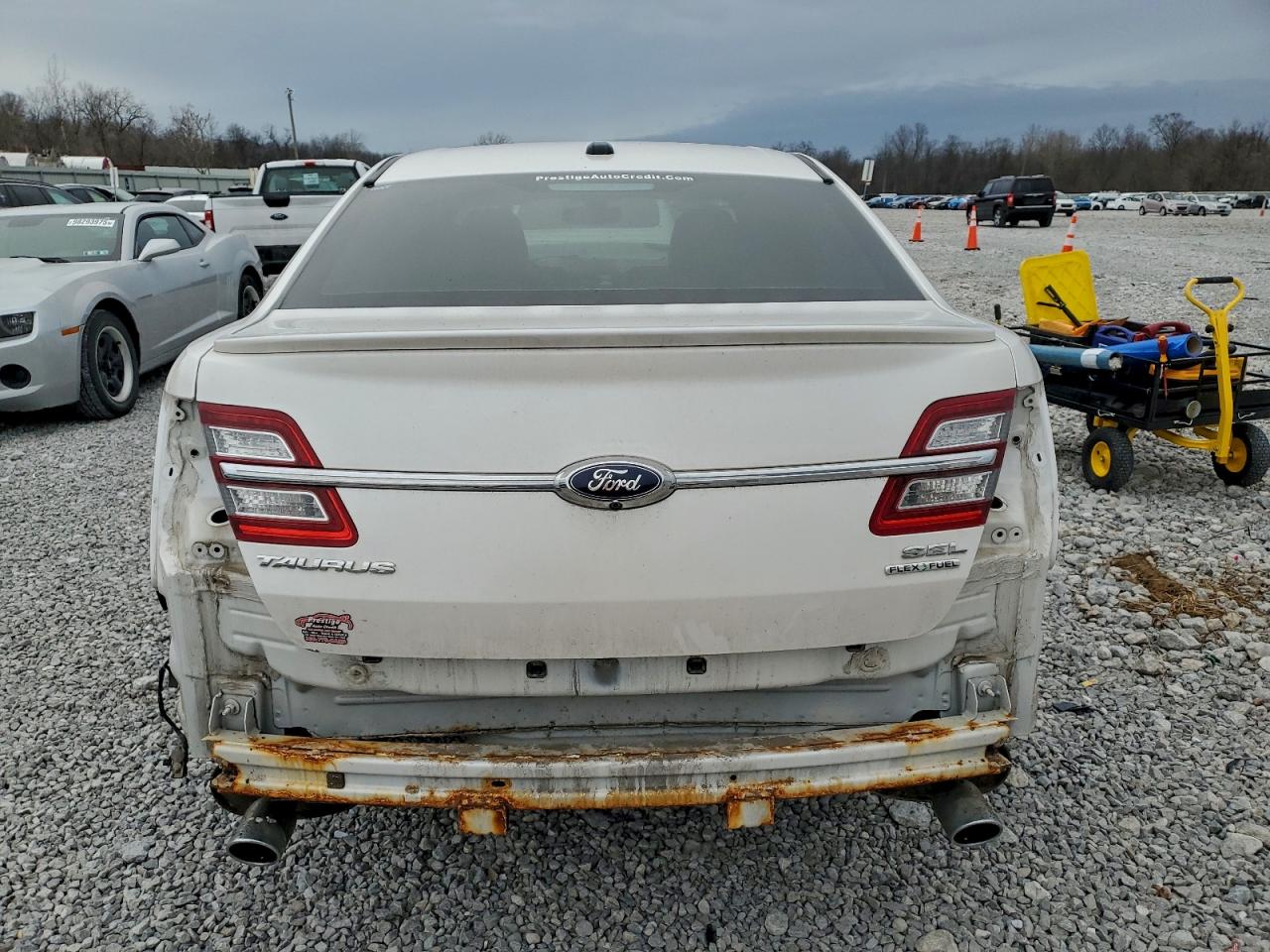 2015 FORD TAURUS SEL photo 6