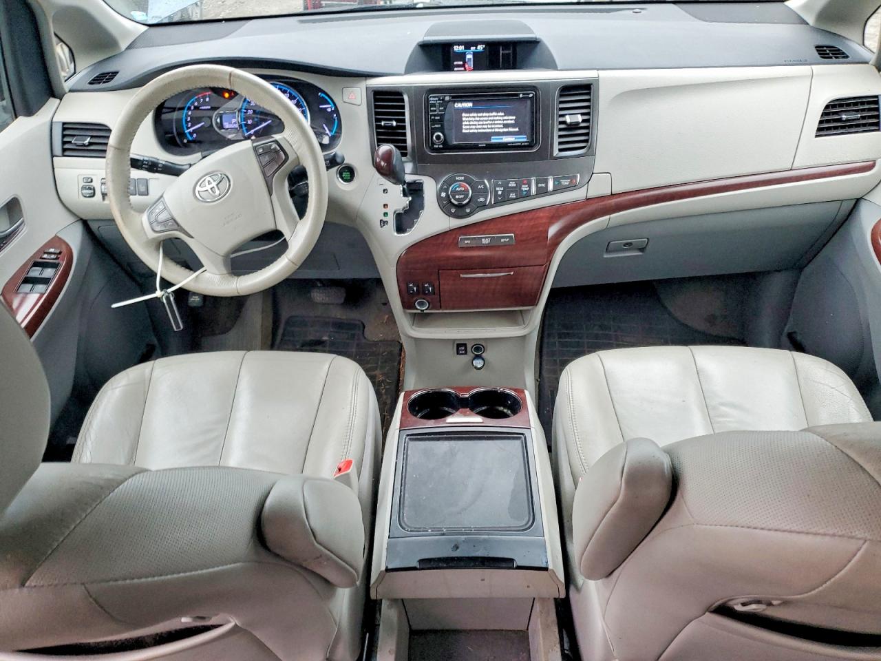 2014 TOYOTA SIENNA XLE photo 8