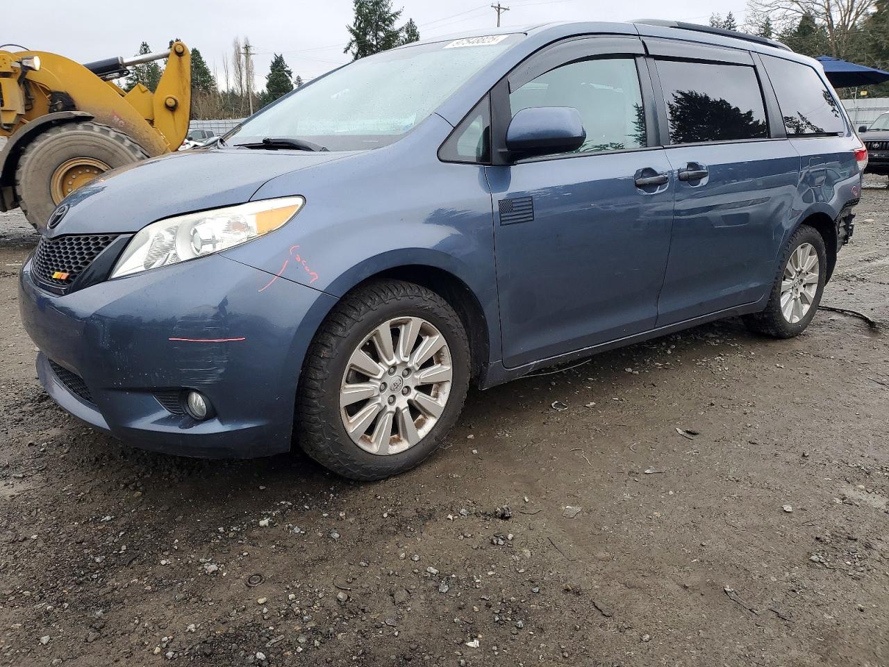 2014 TOYOTA SIENNA
