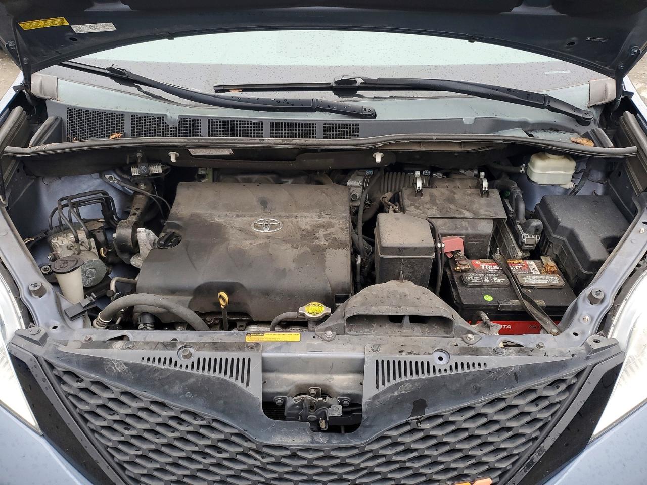 2014 TOYOTA SIENNA XLE photo 12