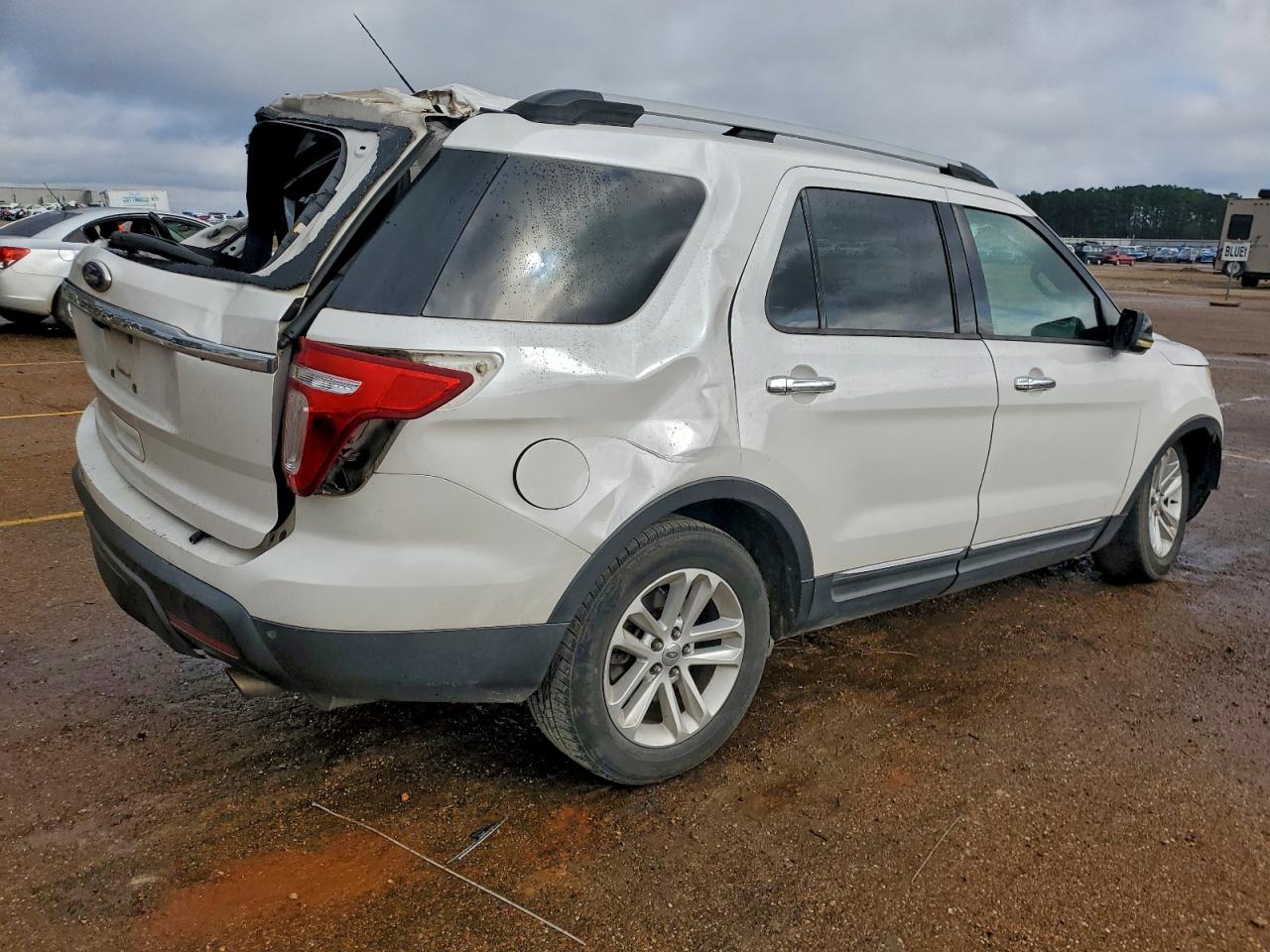 2011 FORD EXPLORER XLT photo 3