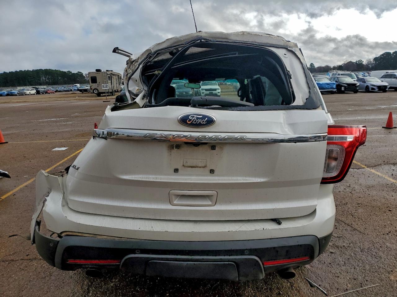 2011 FORD EXPLORER XLT photo 6