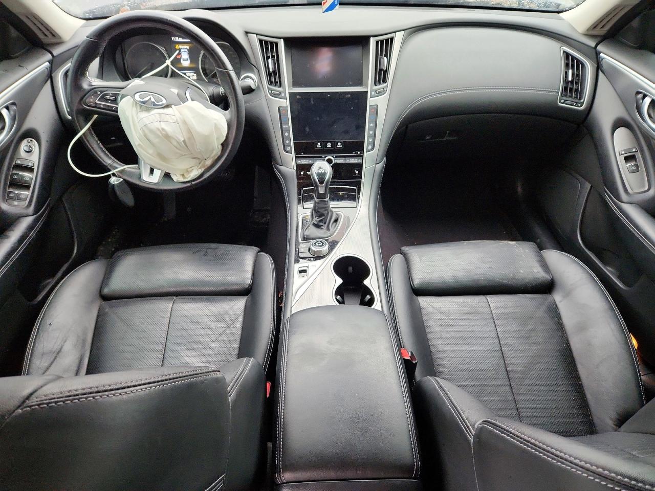 2018 INFINITI Q50 LUXE photo 8