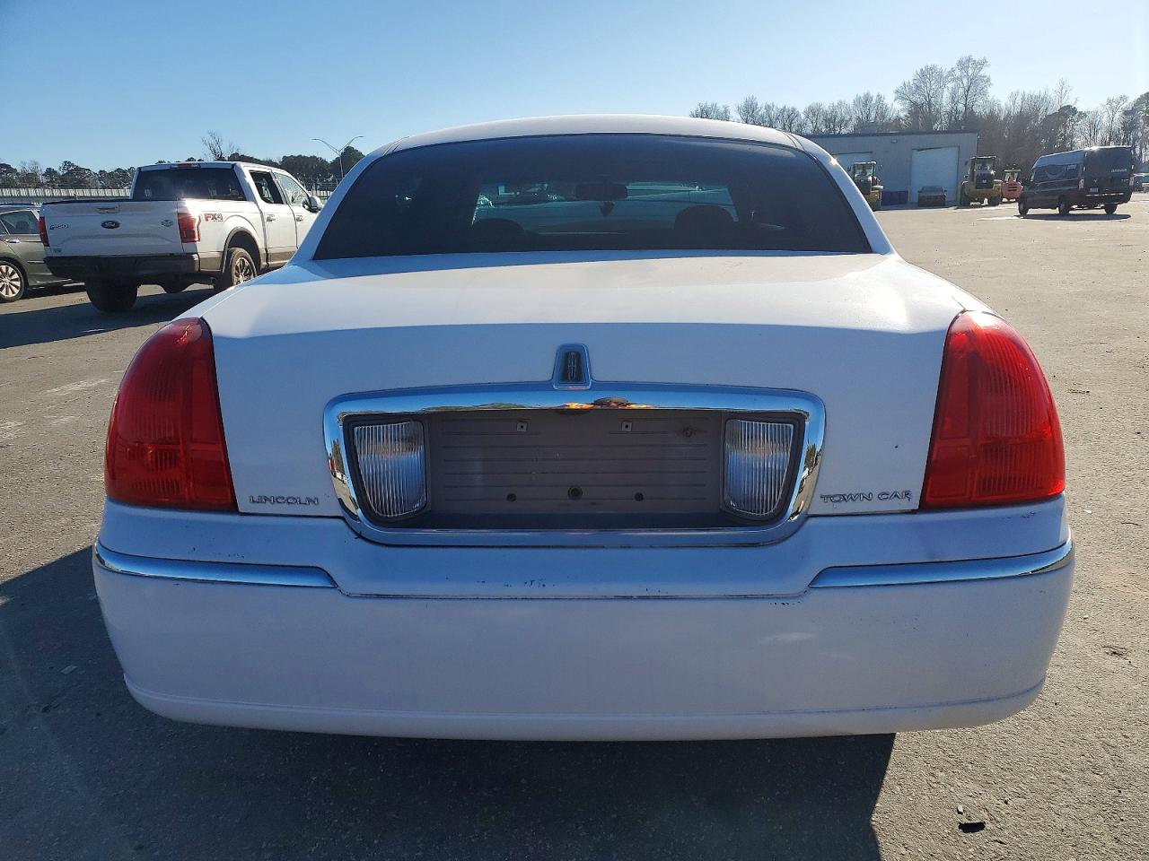 2006 LINCOLN TOWN CAR SIGNATURE photo 6