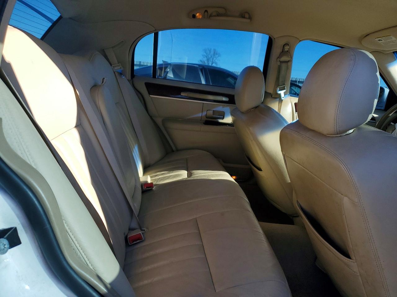 2006 LINCOLN TOWN CAR SIGNATURE photo 10