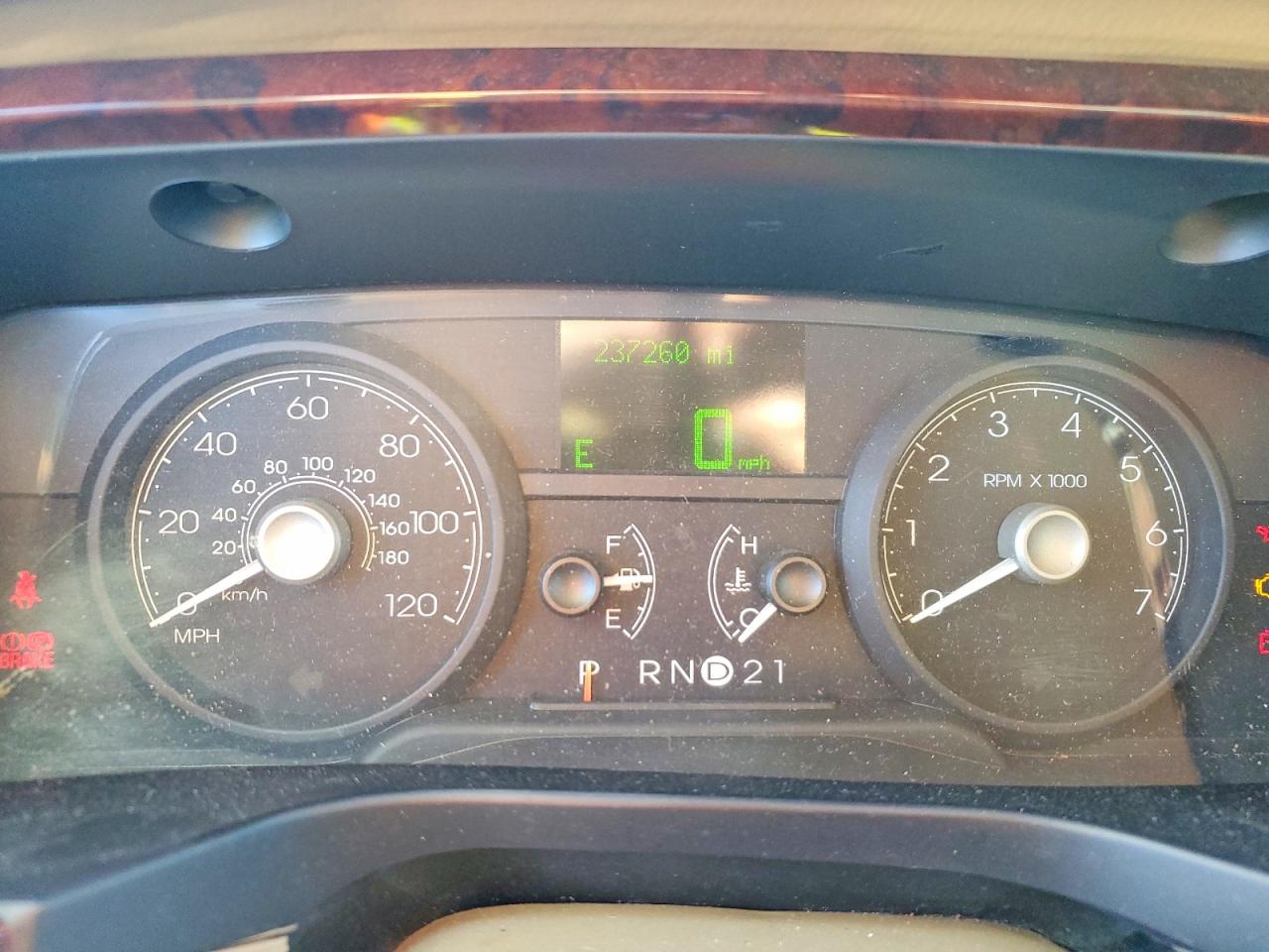 2006 LINCOLN TOWN CAR SIGNATURE photo 9