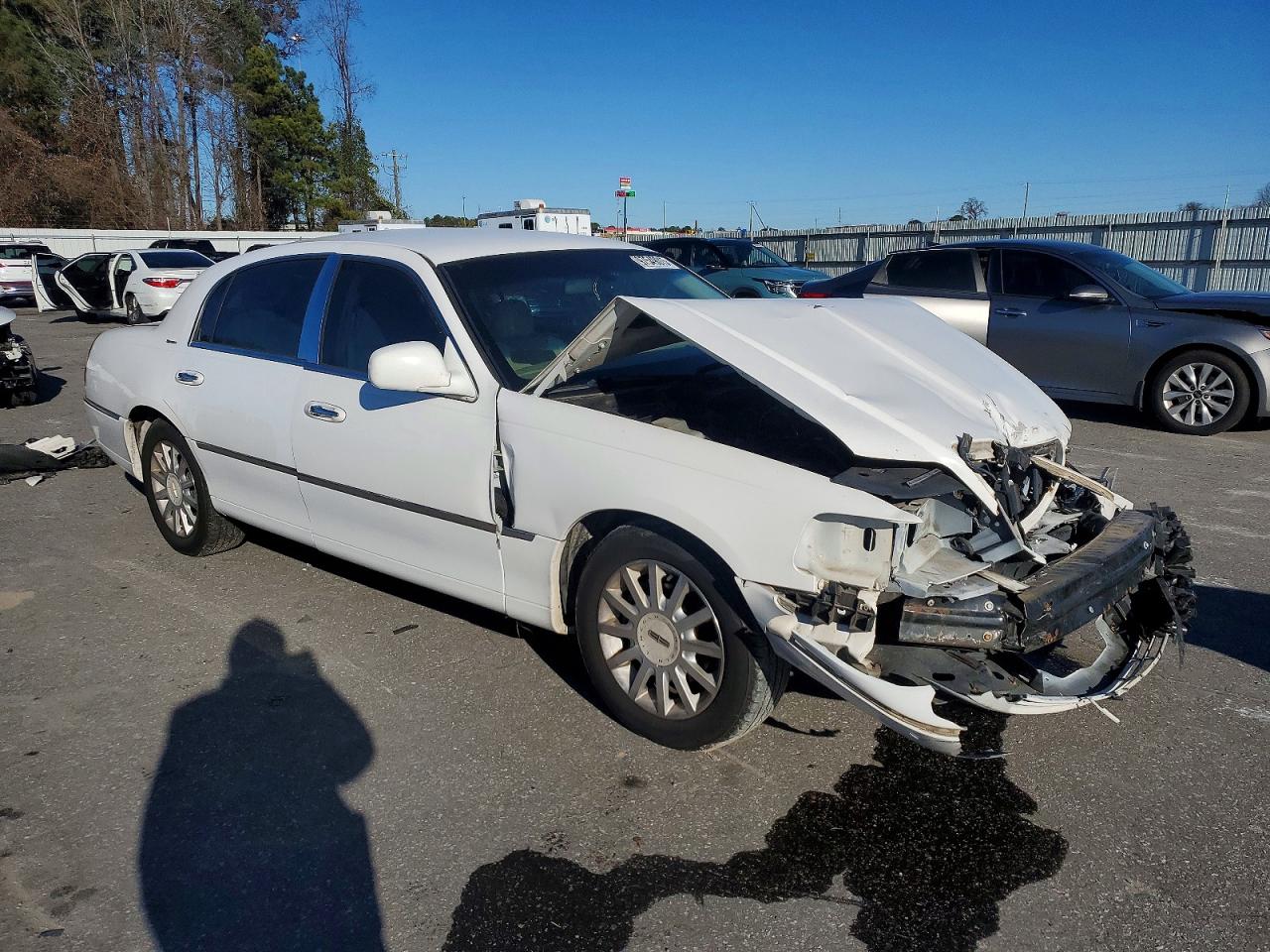2006 LINCOLN TOWN CAR SIGNATURE photo 4