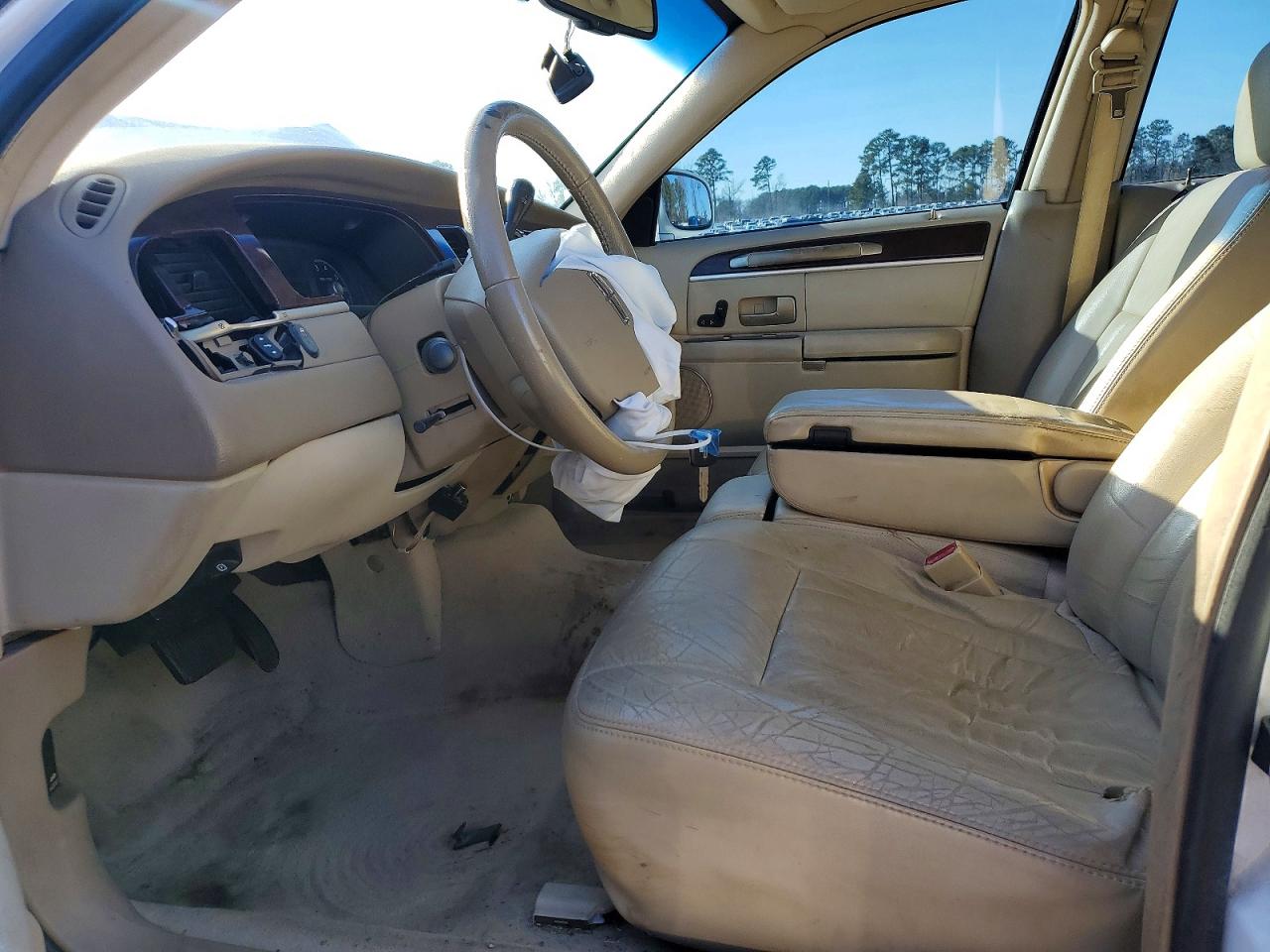 2006 LINCOLN TOWN CAR SIGNATURE photo 7